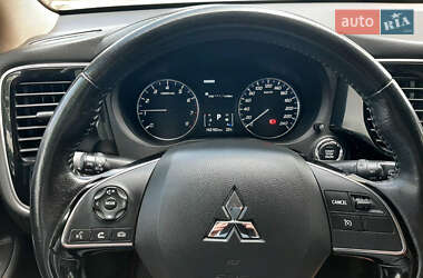 Внедорожник / Кроссовер Mitsubishi Outlander 2019 в 