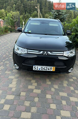 Внедорожник / Кроссовер Mitsubishi Outlander 2012 в Коломые