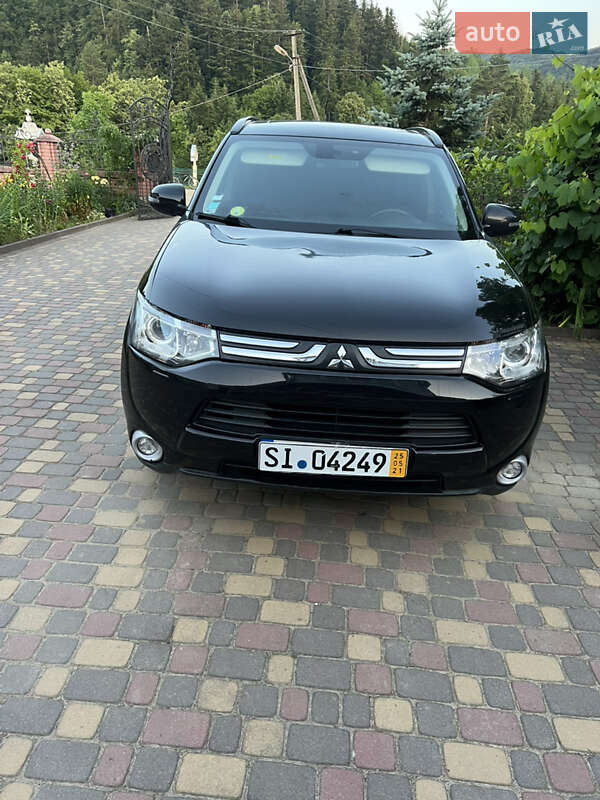 Внедорожник / Кроссовер Mitsubishi Outlander 2012 в Коломые