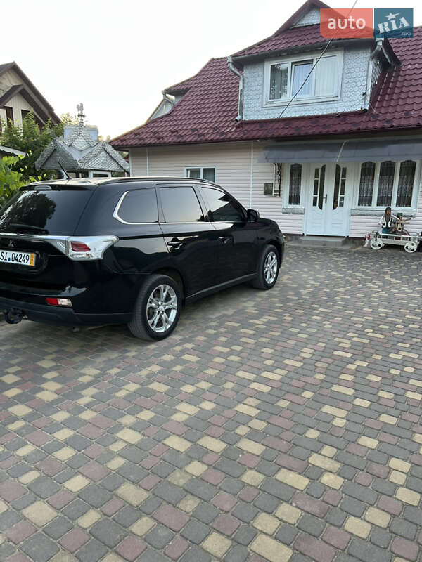 Внедорожник / Кроссовер Mitsubishi Outlander 2012 в Коломые
