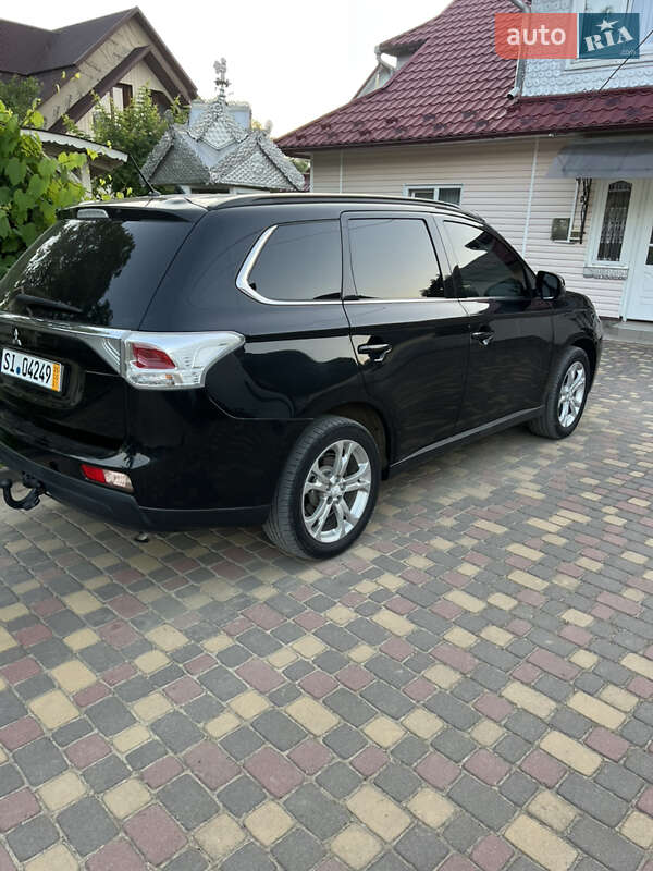 Внедорожник / Кроссовер Mitsubishi Outlander 2012 в Коломые