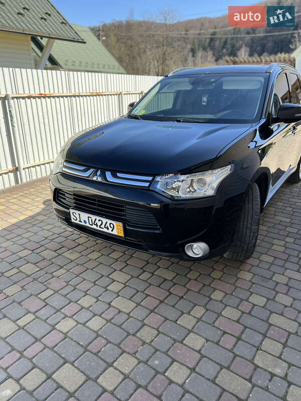 Внедорожник / Кроссовер Mitsubishi Outlander 2012 в Коломые
