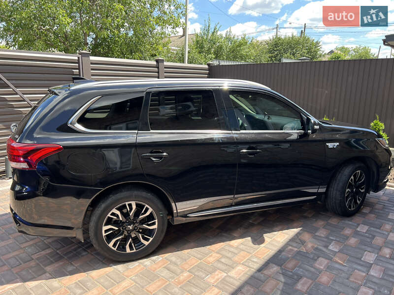 Позашляховик / Кросовер Mitsubishi Outlander 2017 в Кропивницькому