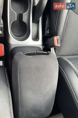 Внедорожник / Кроссовер Mitsubishi Outlander 2010 в 