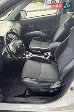 Внедорожник / Кроссовер Mitsubishi Outlander 2010 в 