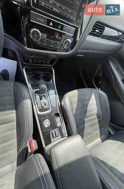 Внедорожник / Кроссовер Mitsubishi Outlander 2019 в 