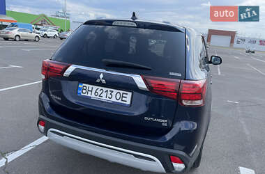 Внедорожник / Кроссовер Mitsubishi Outlander 2019 в 