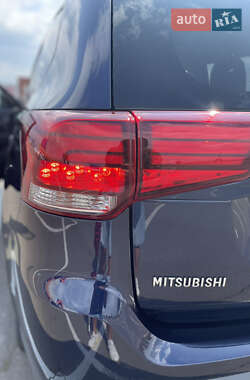 Внедорожник / Кроссовер Mitsubishi Outlander 2019 в 