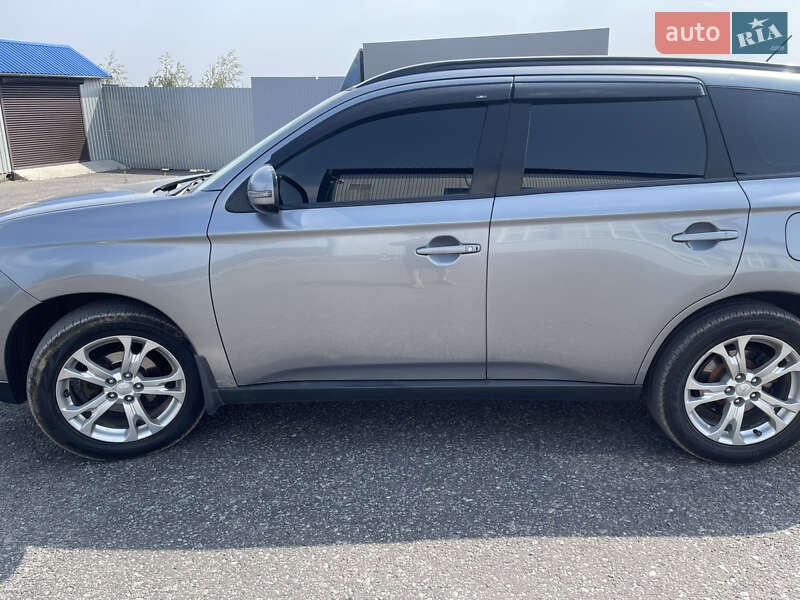 Внедорожник / Кроссовер Mitsubishi Outlander 2012 в Славянске