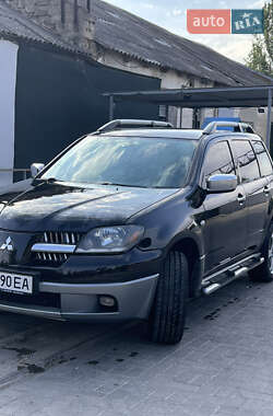Позашляховик / Кросовер Mitsubishi Outlander 2004 в Миколаєві