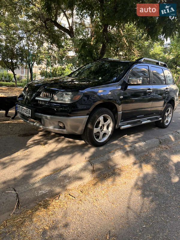 Внедорожник / Кроссовер Mitsubishi Outlander 2004 в Николаеве