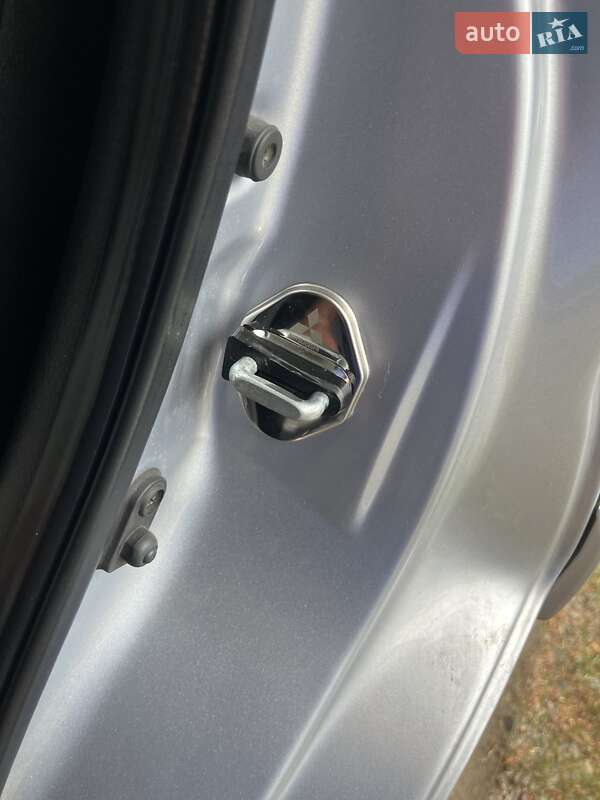 Позашляховик / Кросовер Mitsubishi Outlander 2004 в Харкові