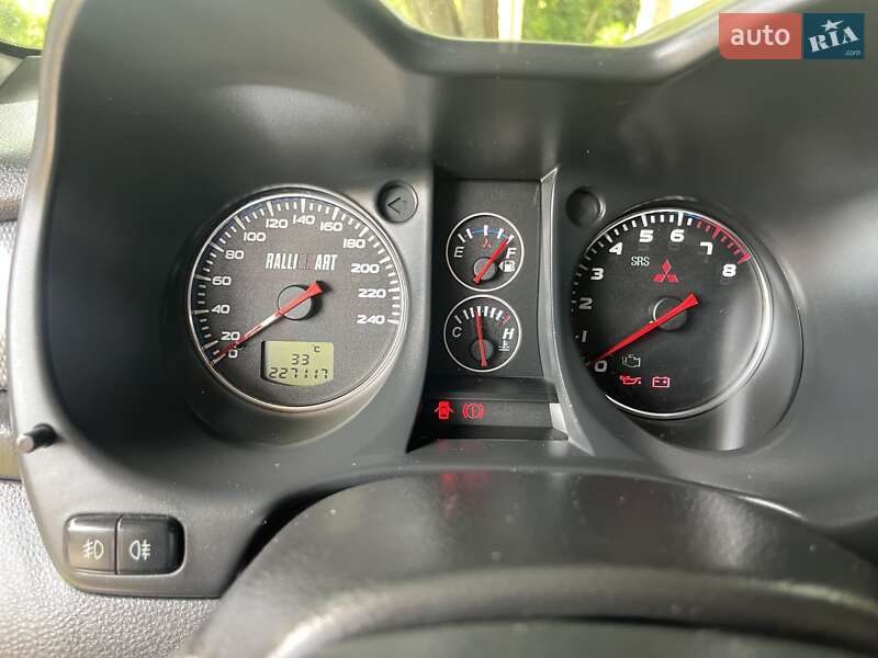 Позашляховик / Кросовер Mitsubishi Outlander 2004 в Харкові