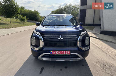 Внедорожник / Кроссовер Mitsubishi Outlander 2022 в 