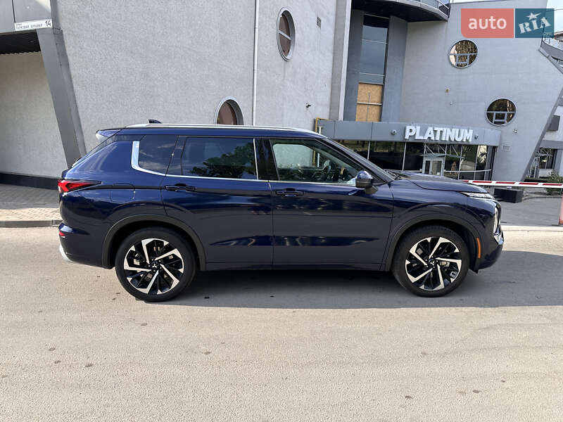 Внедорожник / Кроссовер Mitsubishi Outlander 2022 в Запорожье