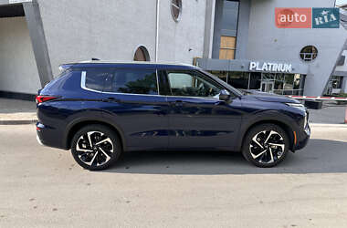 Внедорожник / Кроссовер Mitsubishi Outlander 2022 в 