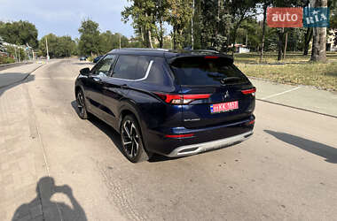 Внедорожник / Кроссовер Mitsubishi Outlander 2022 в 