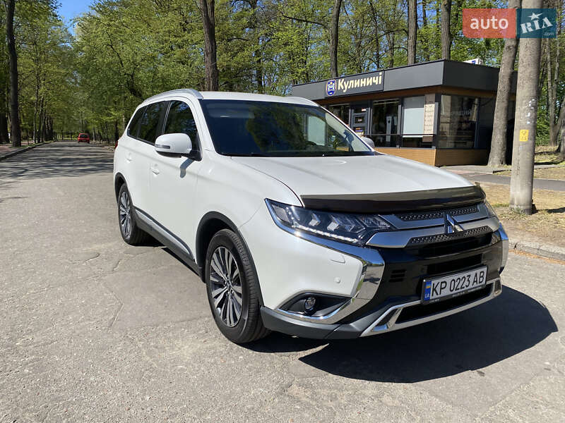 Внедорожник / Кроссовер Mitsubishi Outlander 2019 в Киеве
