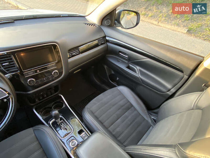 Внедорожник / Кроссовер Mitsubishi Outlander 2019 в Киеве