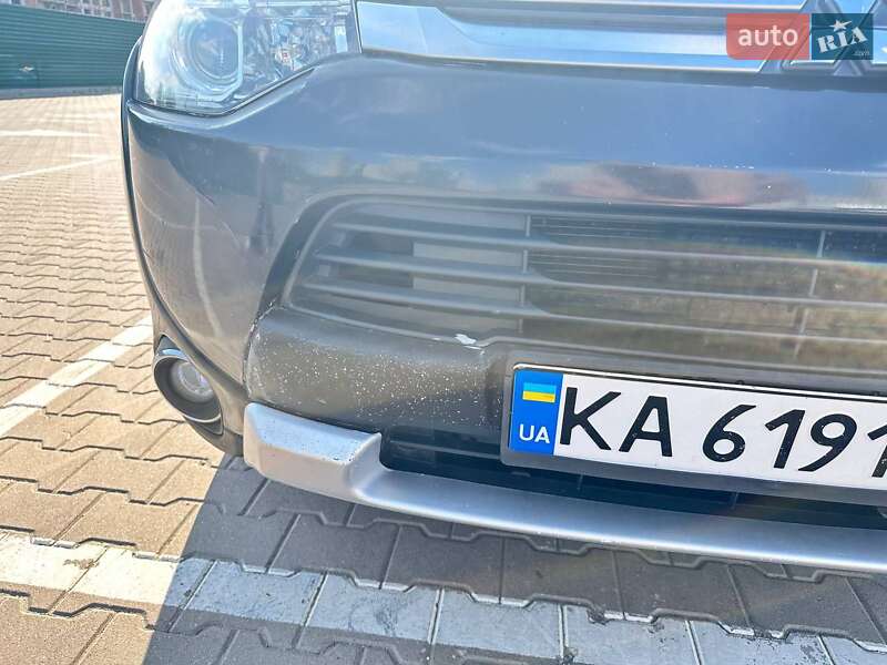 Позашляховик / Кросовер Mitsubishi Outlander 2014 в Києві