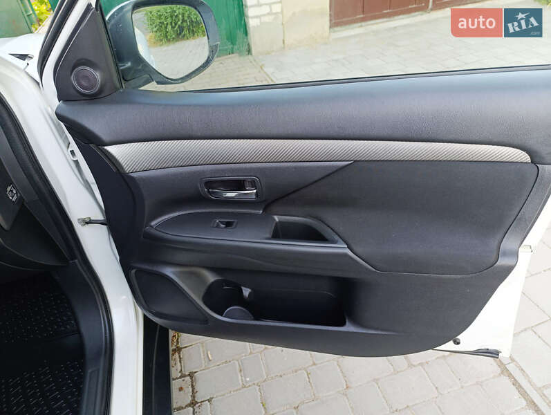 Внедорожник / Кроссовер Mitsubishi Outlander 2013 в Одессе фото 13 Внедорожник / Кроссовер Mitsubishi Outlander 2013 в Одессе