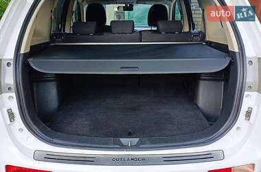 Внедорожник / Кроссовер Mitsubishi Outlander 2013 в 