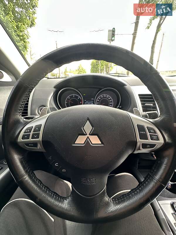 Внедорожник / Кроссовер Mitsubishi Outlander 2011 в Кривом Роге