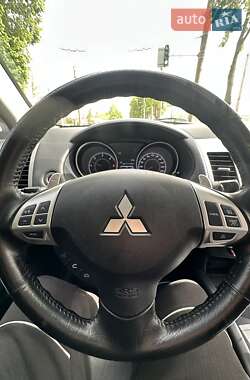 Внедорожник / Кроссовер Mitsubishi Outlander 2011 в 