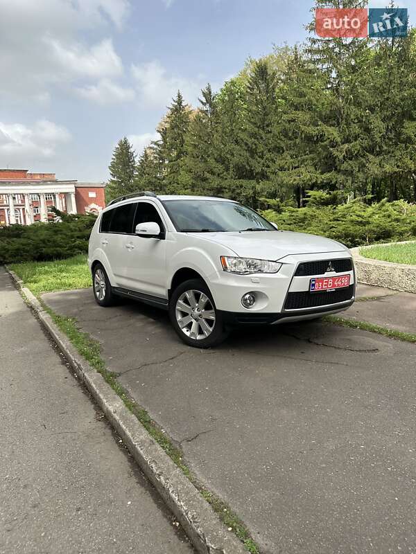 Внедорожник / Кроссовер Mitsubishi Outlander 2011 в Кривом Роге