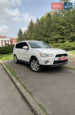 Внедорожник / Кроссовер Mitsubishi Outlander 2011 в 