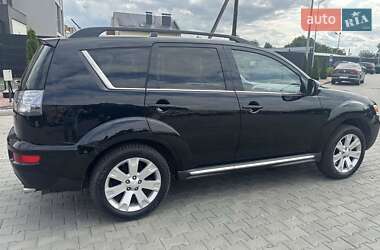 Внедорожник / Кроссовер Mitsubishi Outlander 2011 в 