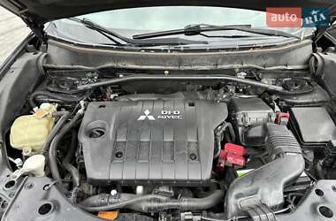 Внедорожник / Кроссовер Mitsubishi Outlander 2011 в 