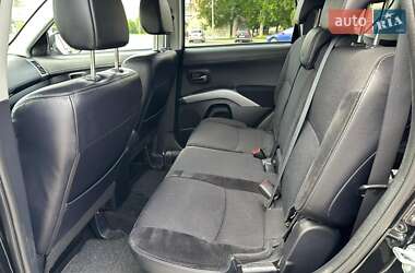 Внедорожник / Кроссовер Mitsubishi Outlander 2011 в 