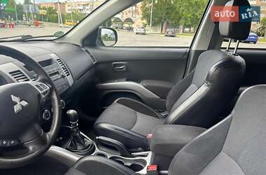 Внедорожник / Кроссовер Mitsubishi Outlander 2011 в 