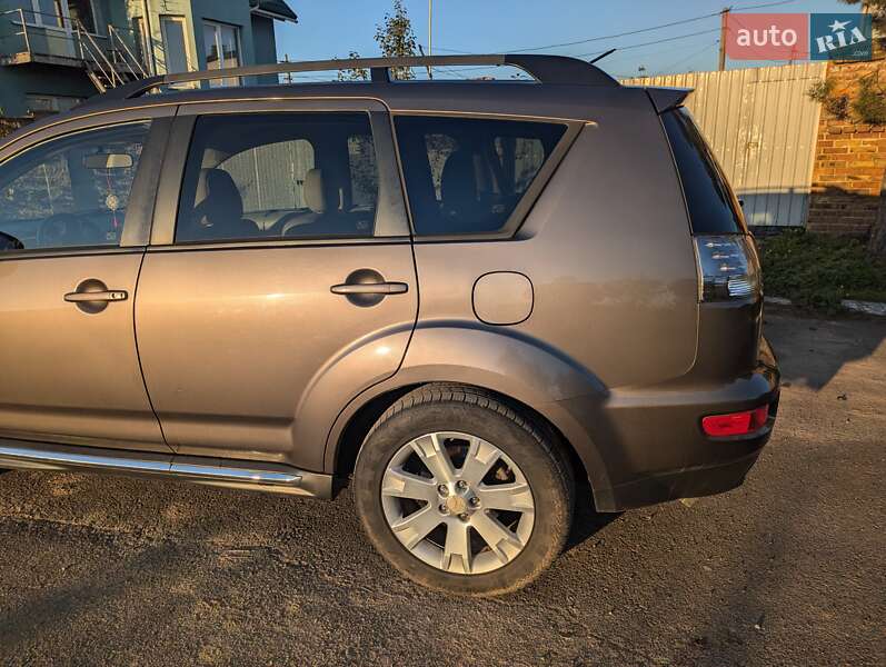 Внедорожник / Кроссовер Mitsubishi Outlander 2011 в Ровно фото 2 Внедорожник / Кроссовер Mitsubishi Outlander 2011 в Ровно