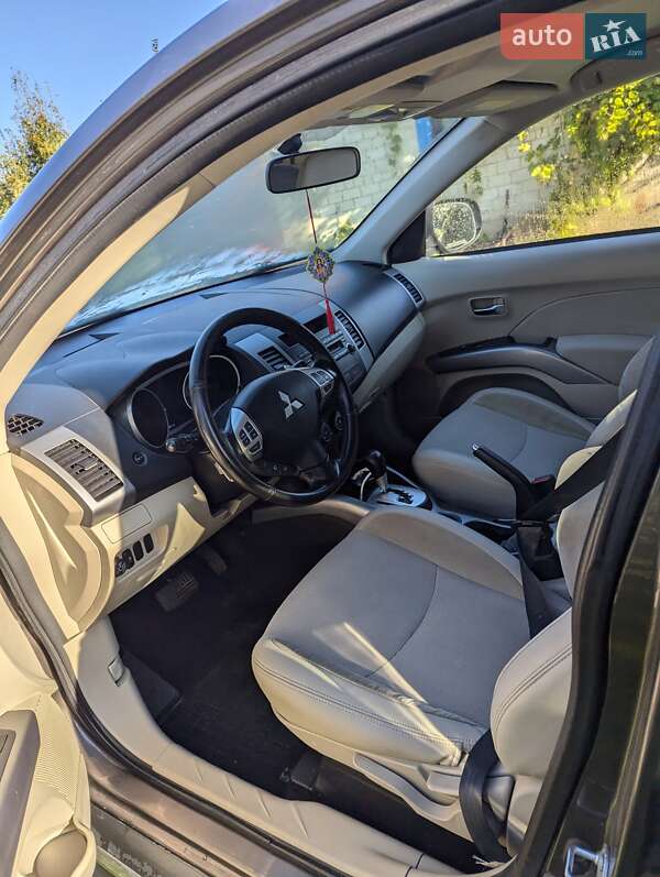 Внедорожник / Кроссовер Mitsubishi Outlander 2011 в Ровно фото 12 Внедорожник / Кроссовер Mitsubishi Outlander 2011 в Ровно