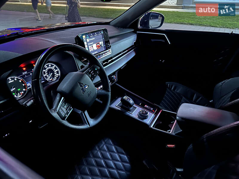Внедорожник / Кроссовер Mitsubishi Outlander 2022 в Запорожье