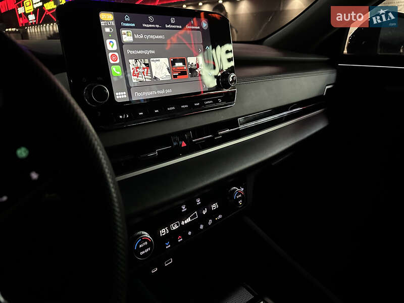 Внедорожник / Кроссовер Mitsubishi Outlander 2022 в Запорожье