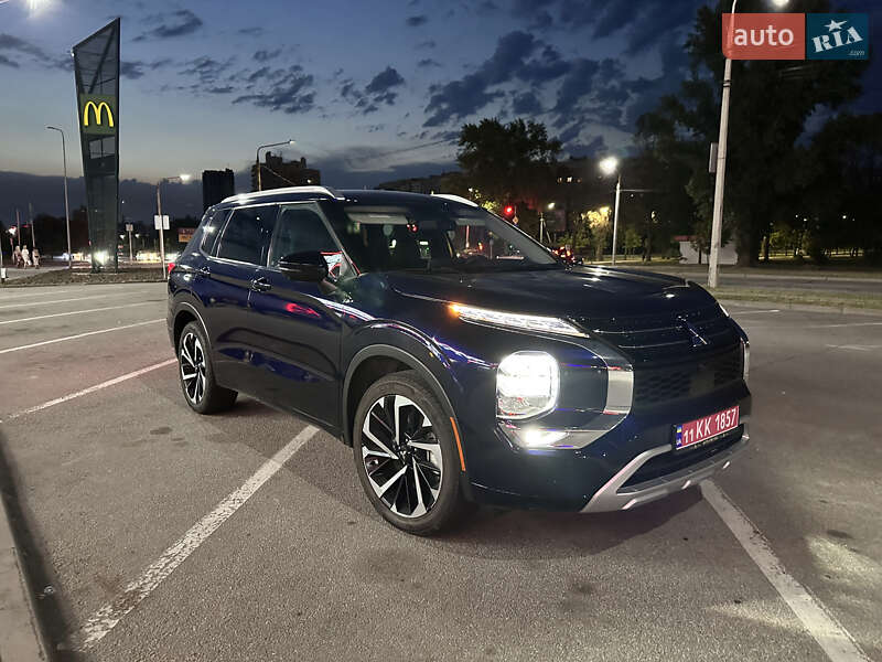Внедорожник / Кроссовер Mitsubishi Outlander 2022 в Запорожье