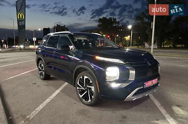 Внедорожник / Кроссовер Mitsubishi Outlander 2022 в 