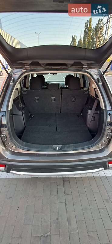 Внедорожник / Кроссовер Mitsubishi Outlander 2017 в Николаеве