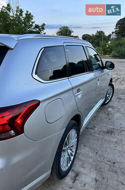 Внедорожник / Кроссовер Mitsubishi Outlander 2019 в 