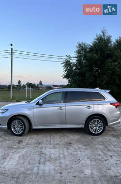 Внедорожник / Кроссовер Mitsubishi Outlander 2019 в 