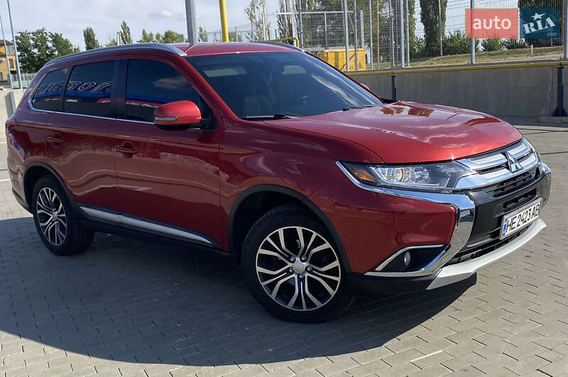 Позашляховик / Кросовер Mitsubishi Outlander 2017 в Первомайську