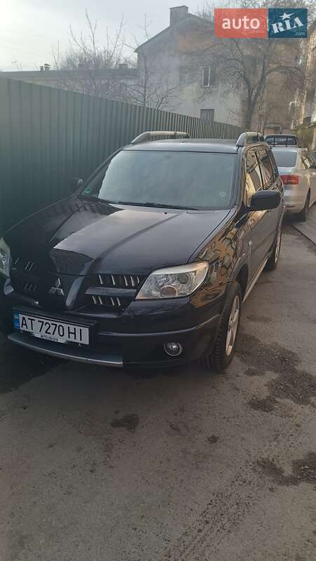 Внедорожник / Кроссовер Mitsubishi Outlander 2005 в 