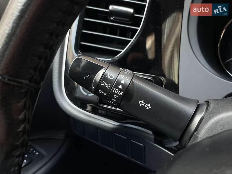 Позашляховик / Кросовер Mitsubishi Outlander 2015 в Вінниці