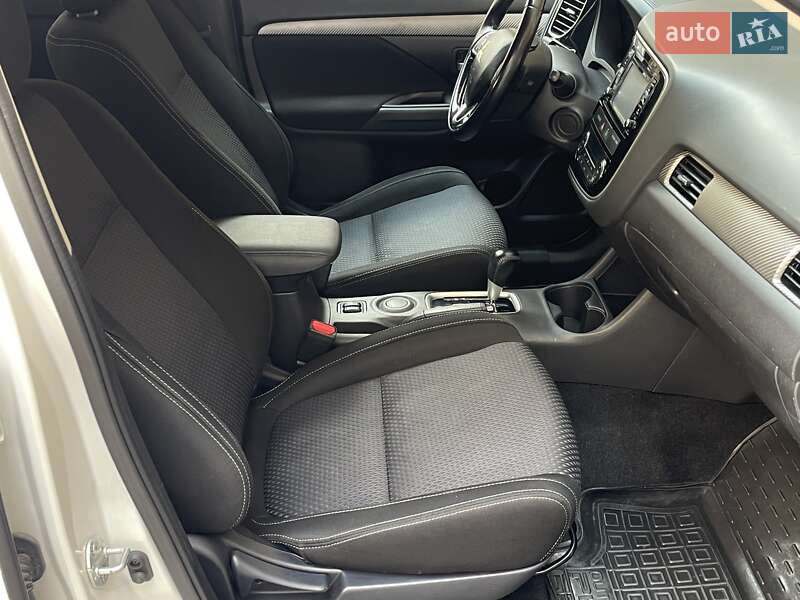 Позашляховик / Кросовер Mitsubishi Outlander 2015 в Вінниці