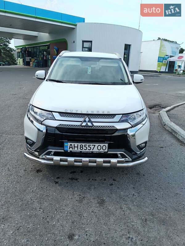 Mitsubishi Outlander 2021
