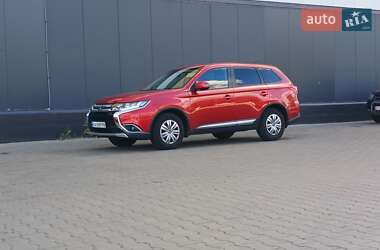 Внедорожник / Кроссовер Mitsubishi Outlander 2015 в 