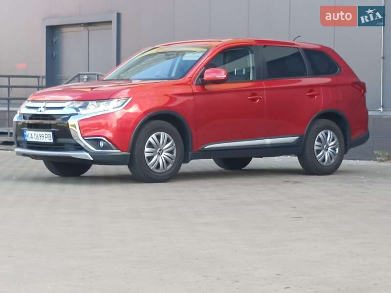 Внедорожник / Кроссовер Mitsubishi Outlander 2015 в Киеве